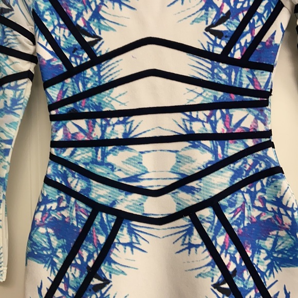 Body on fitted dress - Picture 7 of 9